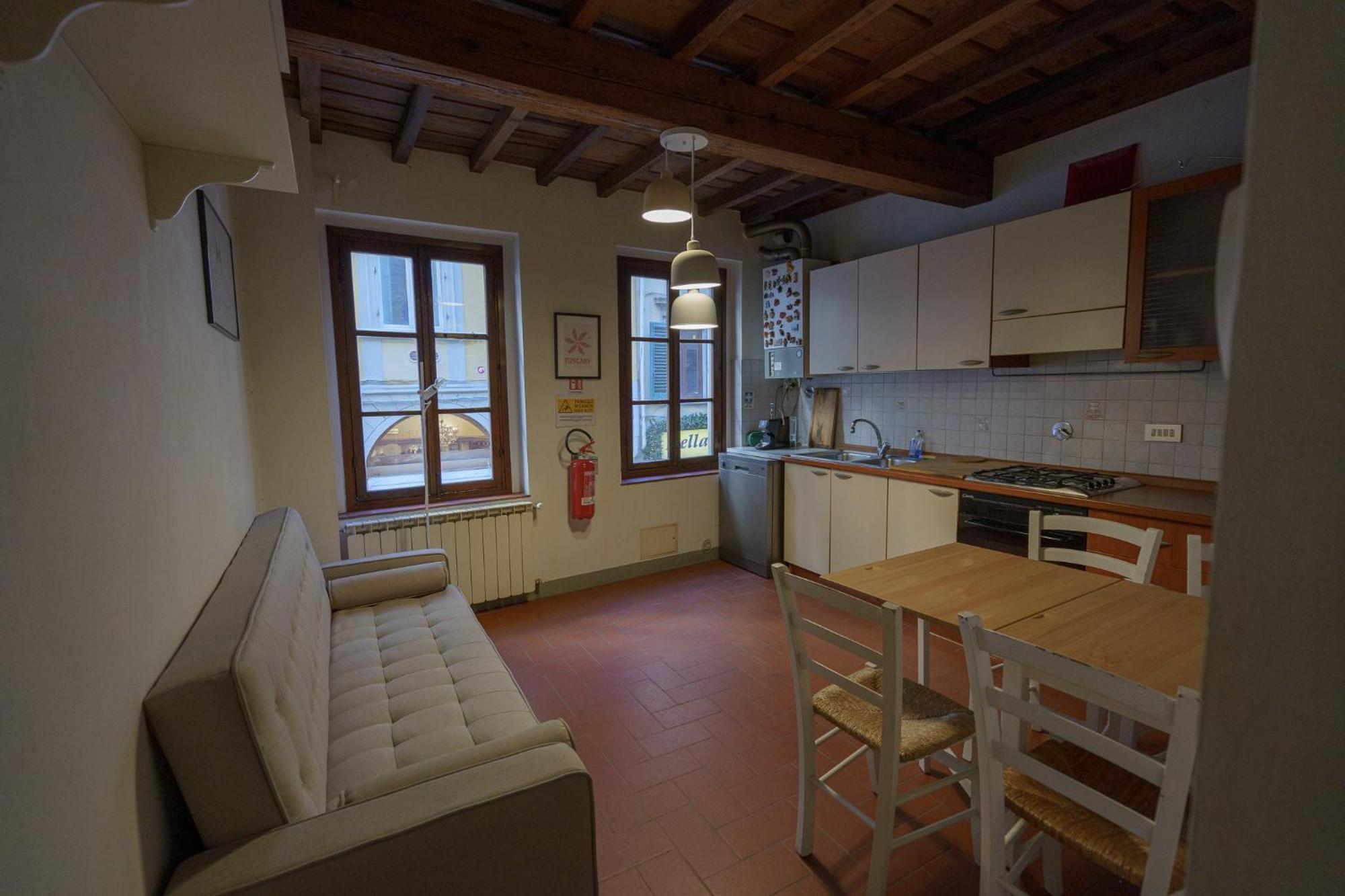 Traditional Florentine 1Br Apartment Close To Piazza Santa Croce Firenze Kültér fotó